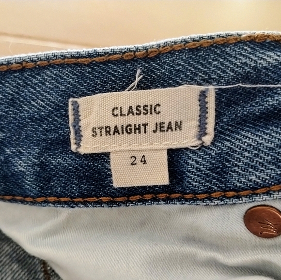 Madewell classic straight jean size 24, distressed with a raw hem - Picture 4 of 6